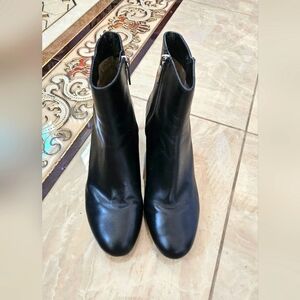 Michael Michael KORS Black Ankle Boots Size 7.5